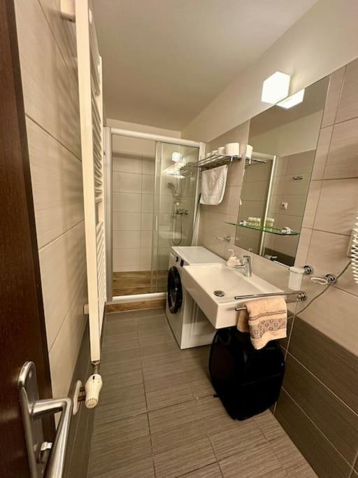 Apartman Priamo Na Hlavnej Ulici Kosice Bagian luar foto